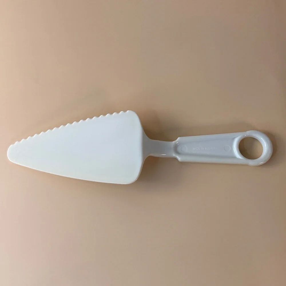 Farberware Ivory Pie Server